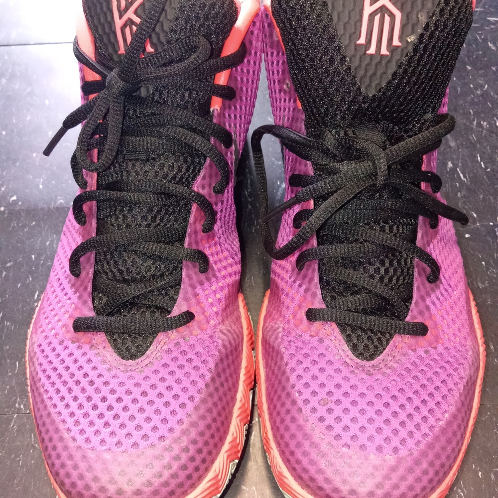 Kyrie Special Edition Basketball Shoes in Purple nd Black